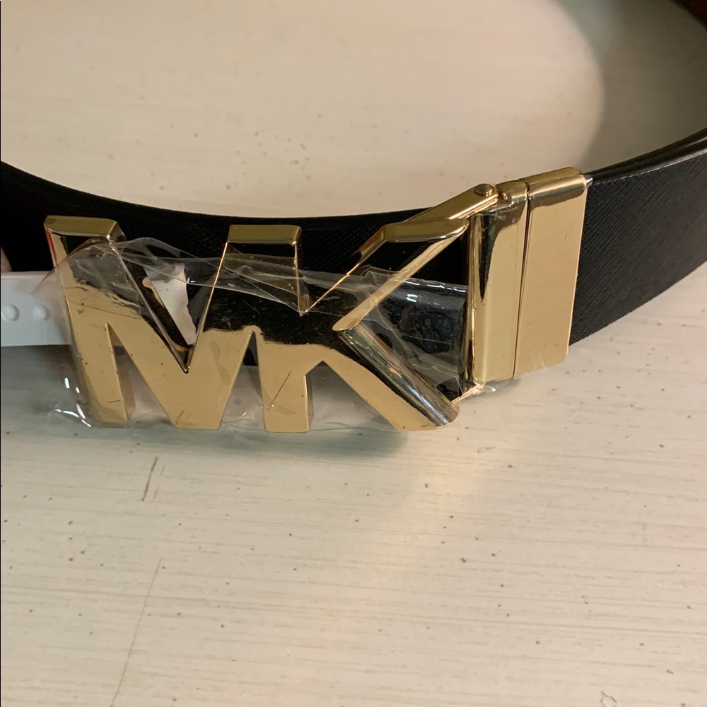 Michael Kors REVERSIBLE Black & Tan Leather Belt with Goldtone MK Buckle - Picture 2 of 8